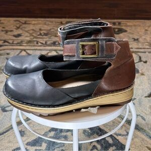 Naot Leather Mary Jane Ankle Strap Shoes | Brown Black | EU 39